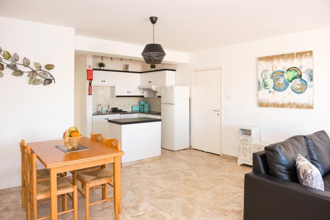 Sofia Apartment 700M Away From The Beach Paralímni Eksteriør bilde